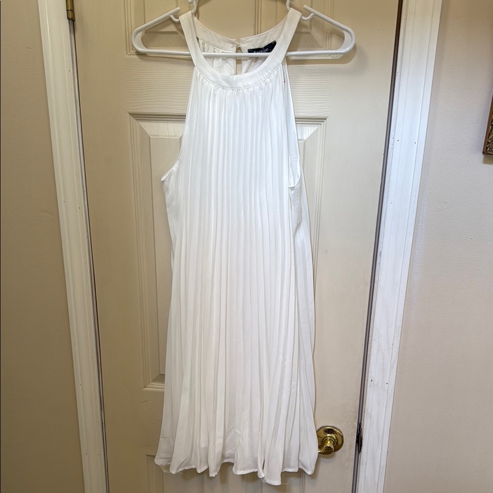 White Pleated Sleeveless Dress